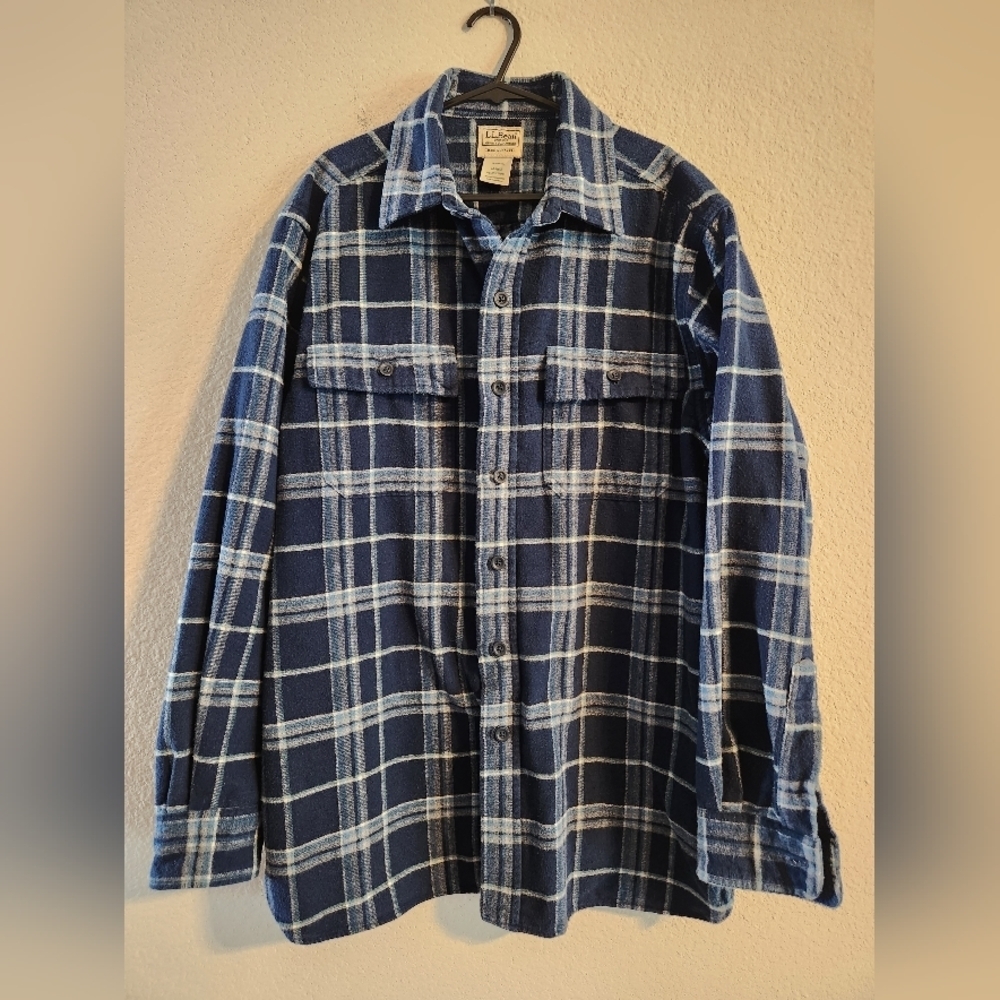L.L. Bean Men’s navy blue long sleeve flannel shirt size Medium Regular